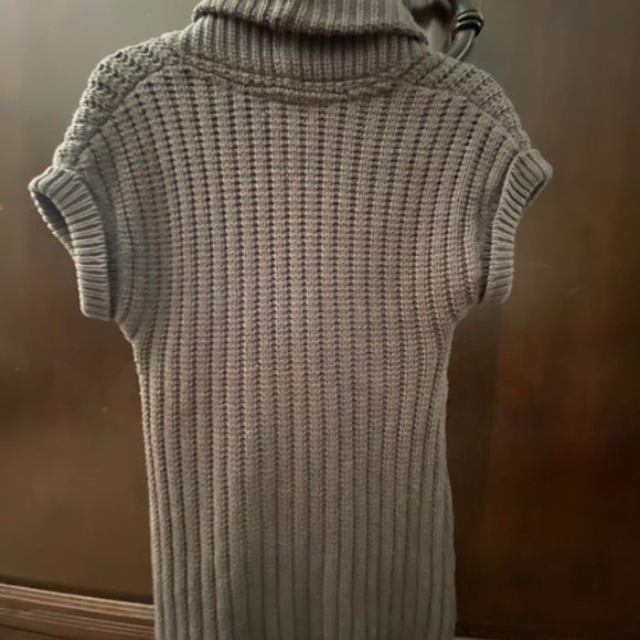 Sweater-Pandemonium Short Sleeve Zippered - Picture 2 of 4